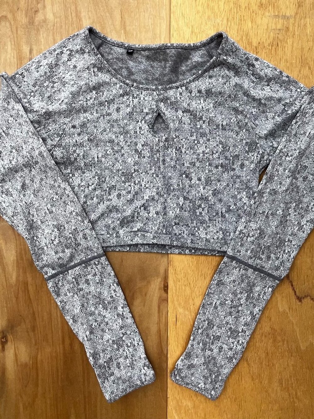 GYMSHARK FLEUR TEXTURE CHARCOAL GRAY MARL LONG SLEEVE CROP TOP Women’s sz S
